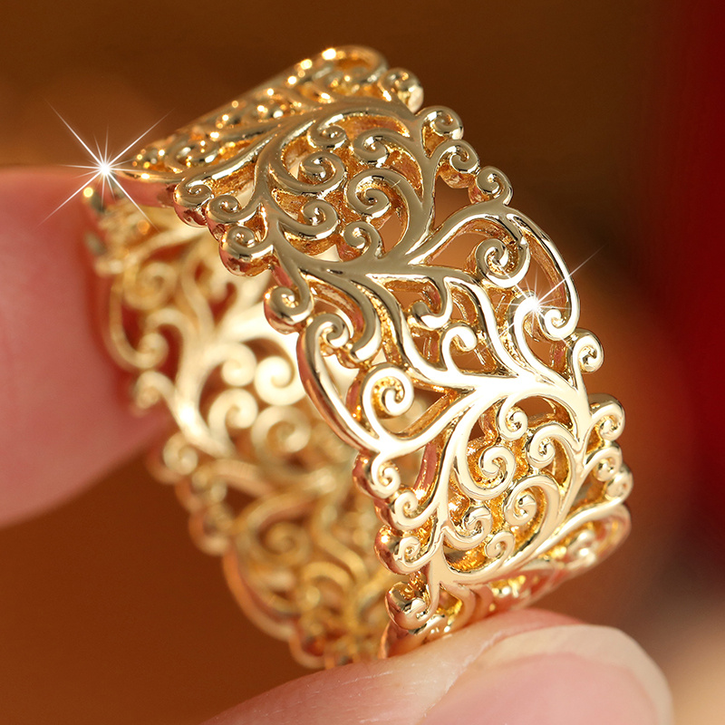 Women's Exquisite Hollow Curled Grass Pattern Carved Ring